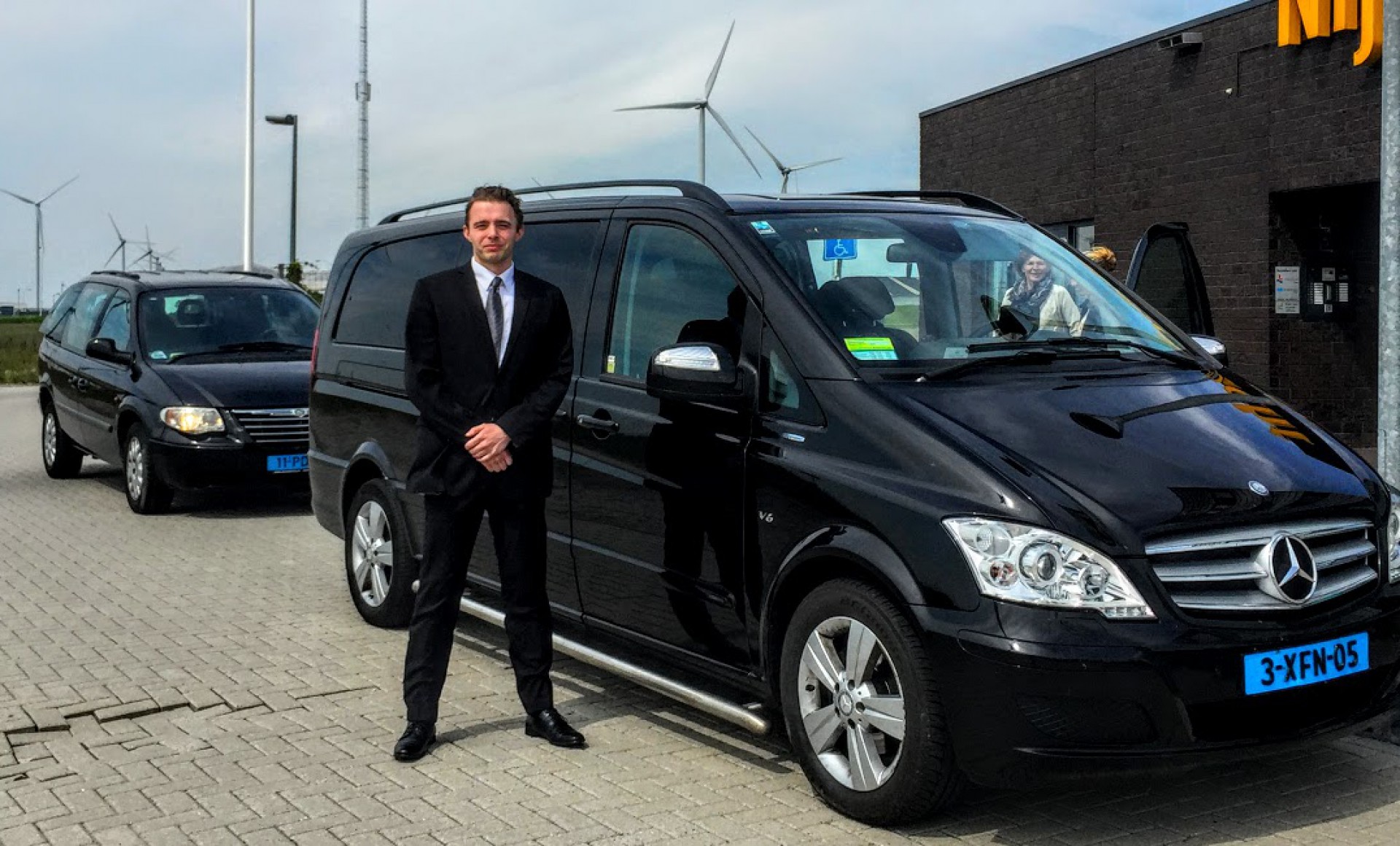 zakelijke schiphol taxi groningen https://www.groningentaxischiphol.nl/wp-content/uploads/2016/10/cropped-foto-bus-chrysler-.jpg